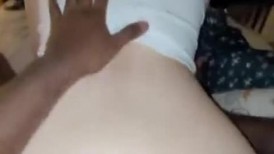 少妇在家 撅着大白屁屁被黑祖宗无套输出 大黑棒棒操嫩穴 黑白配视觉强烈