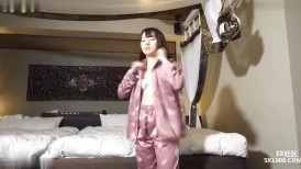 FC2 3635176 【パジャマ★モナシ】パジャマdeおじゃま♥年齢確認済！148cmのツンデレ激カワおチビちゃん♥低身長なのに長い髪が印象的♥透き通る色白ボディで大きなお尻をプル突きファック♥