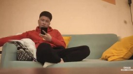 2800网约极品外围，超清4K设备偷拍，沙发调情掰穴近景AV视角展示