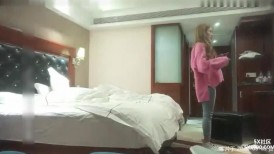 女神级粉衣牛仔裤小姐姐 身材真给力笔直苗条大长腿 约到酒店把她脱光光美滋滋品尝爱抚躺着骑乘呻吟抽送【水印】