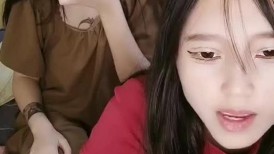 新人下海两个嫩妹妹！SM捆绑挺会玩！手铐口塞，绑着腿张开，跳蛋震动阴蒂，闭眼享受很爽