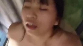 反差母狗 · 清纯学生妹 ，性经验太少，身体极度敏感，玩她的逼逼 表情就骚的不行
