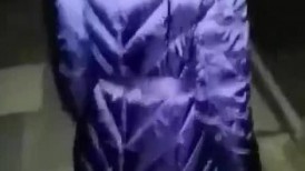 小伙子约了个妈妈，53岁芳龄，吃完晚饭楼下接她车震，倒挺有味道，阿姨一点不害羞，放的开玩的爽！