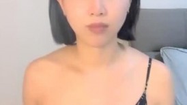 2023.8.20，单亲妈妈，第一次做黄播，【游客696593】，短发气质美女，脱下连衣裙三点全露，无水印