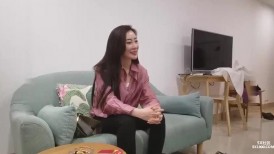 高颜值大长腿衬衣外围妹子 先聊聊天增进感情再开始干侧入后入抽插