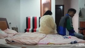 公寓嫖娼· 两朋友一起前来 3P姿势挺多，艹得小姐哇哇叫 真会玩