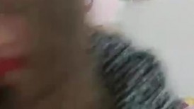 娇娇有点冷新人大白美乳妹子刚买假屌开箱试用，按摩器震动露奶子上位骑坐黑白网袜诱惑