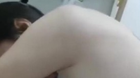小情侣小情侣在家爱爱自拍 美眉被无套输出 小娇乳 小嫩穴 操的很舒坦