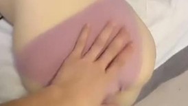 被大哥蹂躏的极品小少妇，淫声荡语听狼友指挥调教，口交大鸡巴玩弄骚奶子和小嫩逼，无套爆草菊花精彩又刺激