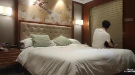 黄衣黑色包臀裙妹子啪啪，妹子要关灯操口交舔弄抽插猛操呻吟娇喘大声