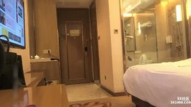 和女神级气质御姐约会，紧身裹胸衣黑丝大长腿真是会打扮颜值还不错，销魂勾人啪啪硬邦邦鸡巴大力耸动操【水印】