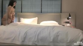 女神小姐姐青春迷人 紧身白衣T恤纯纯气质坐在酒店床上看的鸡巴硬邦邦用力插入啪啪狠狠撞击呻吟销魂【水印】