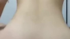 【最新云盘4K泄密】，深圳23岁大皮肤炮友，SM调教，闷骚型的小幼师，重金拿下开房操逼，超清画质附生活照 (2)