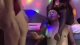 娟子姐姐  和胖姐一起虐待贱狗，两大女王妈妈的骚逼，使劲舔，高跟鞋调教 爽爆爆！