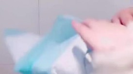 萌萌哒小少妇深夜诱惑狼友，颜值不错好可爱，逼里塞着跳蛋自慰，揉着骚奶子伸着舌头要舔狼友大鸡巴精彩刺激