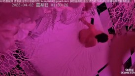 酒店偷拍流出，凌晨老哥出来找小姐做服务，打桩机猛干，女的跟死猪似的没一点动静！