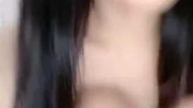 极品美女【上海卓卓】来大姨妈诱惑秀  灵活舌头舔假屌  掰穴特写塞着棉棒 黑丝美腿搔首弄姿