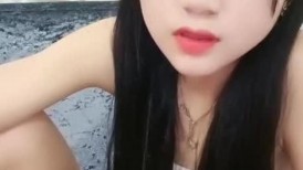 清纯系天花板！极品超嫩小萝莉！没怎么开发过嫩穴，干净无毛超粉，骑乘位抽插流出白浆