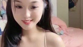 D杯小白露脸新人兼职直播撩骚狼友，听狼友指挥漏出骚奶子揉捏，特写逼逼展示，互动撩骚洗澡诱惑不要错过