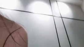 绿播转黄网红女神！粉嫩奶头白皙皮肤！性感情趣内裤，跳蛋震动多毛粉穴，抬起纤细美腿特写