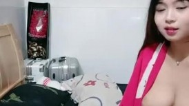一对豪乳漂亮小姐姐！奶子一大一小很饱满！掰开紧致小穴特写，细腰美腿，身材超棒极度诱惑