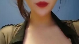 御姐范成熟性感眼镜美女！大奶肥臀翘起摇摆！顶级美腿，烈焰大红唇太骚了，搔首弄姿极度诱惑