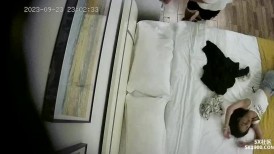 2023-9-24 小情侣酒店开房，早上起床想要来一发，被窝里侧入，骑乘位一顿输出，低低呻吟超诱惑