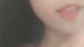大学生宝贝人美逼嫩还很骚，全程露脸大秀直播，跟狼友互动撩骚听指挥，丝袜诱惑揉奶玩逼看特写，不要错过