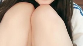 外表清纯甜美！无毛肥穴小姐姐！掰穴手指扣弄，玻璃棒深插，跳蛋震动塞入，抬起双腿猛捅
