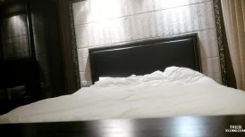 探花大圈极品尤物，甜美长相美少女，细腰美臀，被大屌后入尽情输出