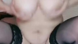 漂亮黑丝熟女阿姨 在家又发骚了 全裸紫薇 骚逼插的白浆直流 淫语不停