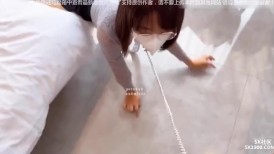 气质性感女神戴上戴上项圈狗链，端庄优雅的外表与淫荡的样子超级反差，这样的尤物谁受得了