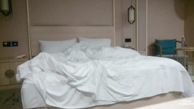 今天玩出了新花样  外围女神  跳蛋塞进菊花  双洞齐插 极品魔鬼身材爆操