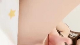 一线天白虎美穴！极品美腿颜值靓女！假屌自慰捅骚穴，美臀骑坐深插，小声的叫怕隔壁听见