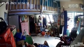 9月新流出黑客破解家庭摄像头偷拍 小哥中下班回家挑逗在摇篮床中的媳妇把门关上来一炮