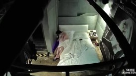 《监控破解》大叔带着身材不错的女友开房各种姿势啪啪
