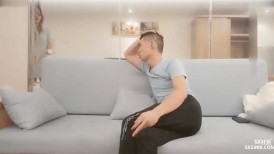 甜美御姐萌萌气质贴身短裙真诱惑，掏出鸡巴享受口交舔吸，揉捏爱抚亲吻挑逗，啪啪对准骚穴大力轰击抽操