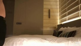 【探花】之小胖历险记第16弹 大肥猪这次约了个极品美女，颜值极高，一上来就是一顿乱艹