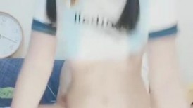 两根小辫子！甜美小姐姐操逼！站立抽插骚话不断，骑乘姿势水好多，操到浴室，边洗边抽插太骚了