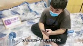 【最新极品萝莉】助力卡塔尔私人影院里的激情世界杯极品乱伦被表哥抽插爆射 美乳萝莉女神阿雅
