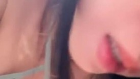 极品尤物网红女神！新人下海收费房！性感情趣内衣，扭腰摆臀好身材，自摸骚穴特写，表情很是淫骚