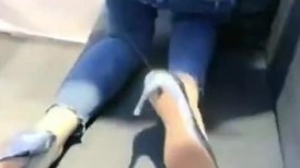 漂亮美眉 啊啊太爽了爽上天了 不行了 你忍着我慢点 被无套怼的爽叫连连 上位骑乘超猛哥们有点受不