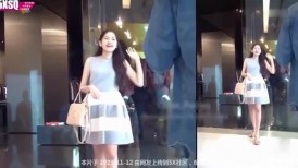 跟随偷窥爱拍照的漂亮小姐姐 皮肤白皙 饱满大屁屁很性感