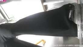 学院女厕全景偷拍白衣黑裤美女 肥厚鲍鱼肉肉的阴唇
