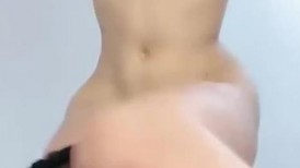 黑丝露脸极品少女的诱惑，奶子真不错让小哥舔逼揉捏，口交大鸡巴， 后入爆草奶子乱晃好刺激，淫声荡语不断