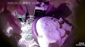 2023-11-17新流出酒店偷拍 丸子头貌美富姐深夜幽会情郎被正侧插捅