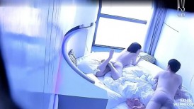 2023-11-26新流出酒店偷拍 高校附近学生炮房可爱美乳学妹阴毛超长说话嗲嗲的很好听被男友侧入