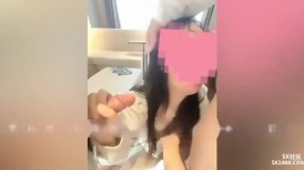 群P淫荡骚学妹 微露脸03年大一 跟男友吵架失恋找我们喝酒被拉去开房
