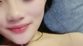 甜美性感小姐姐！衬衣黑丝袜！酸奶抹屌舔弄，转战洗手间扶腰后入，沙发骑乘位爆操