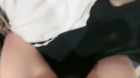 发骚的小少妇酒店约啪小哥大秀直播啪啪，口交大鸡巴让小哥舔逼浪叫呻吟好刺激，多体位无套爆草内射中出水多